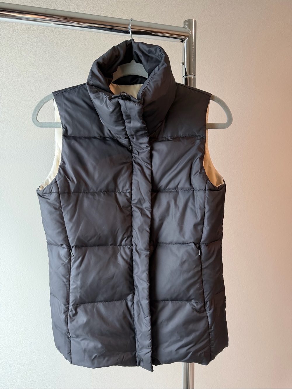 Joe Fresh Size Small Sleeveless Puffer Vest with Down and Feathers in Black GUC